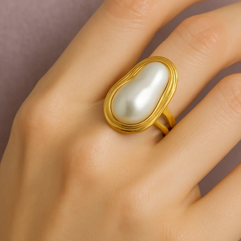 Luna Pearl Ring